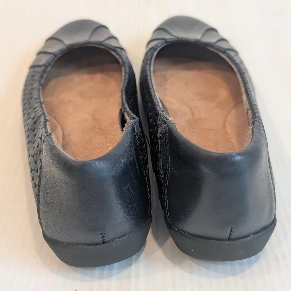 EARTH Fiona Navy Blue Leather Women's Flats Size 7 Narrow